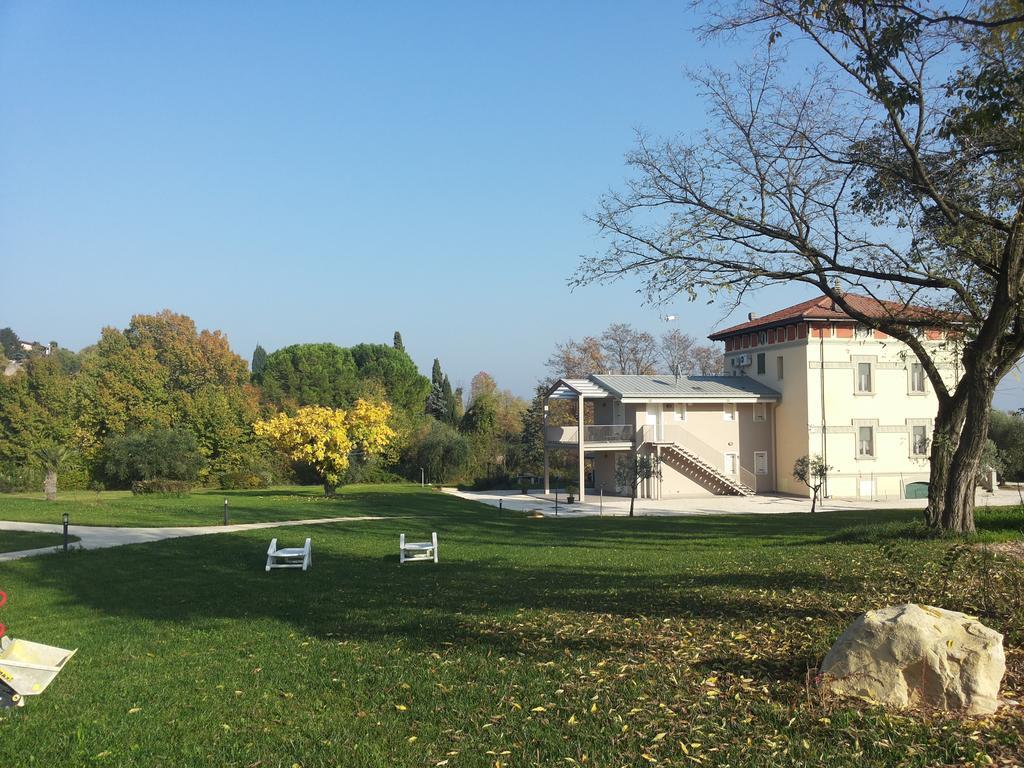Villaggio Esmera Desenzano del Garda Exterior photo